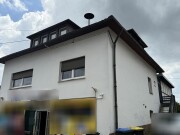 Wohn- und Geschäftshaus mit Anbau und Nebengebäude sowie vier unbeba…