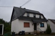 Einfamilienhaus mit Außenstellplatz