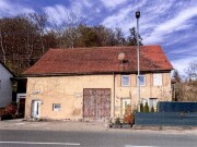 Wohnhaus mit Scheune und Schuppen