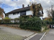 Wohnhaus mit Doppelgarage und Einliegerwohnungen