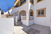 Erdgeschosswohnung mit Terrasse, Innenhof und Gemeinschaftspool
