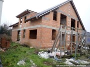 Rohbau eines Zweifamilienhauses