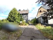 Wohnhaus mit Garage und Scheune
