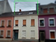 Wohnhaus sowie Verkehrsfläche