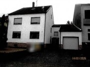 Einfamilienhaus mit Freifläche