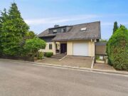 Großzügiges Einfamilienhaus mit ELW, großem Garten in ruhiger Wohnla…