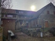 großes Anwesen mit zwei Wohnhäusern und Nebengebäuden