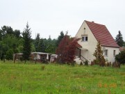 Einfamilienhaus mit Nebengebäuden und Garage