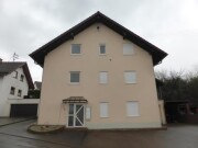 Dreifamilienwohnhaus mit Garage und Carport, dazugehörige Verkehrsfl…