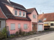 Ein-/Zweifamilienwohnhaus mit Doppelgarage