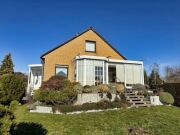 Attraktives Ein-/Zweifamilienhaus in idyllischer Feldrandlage