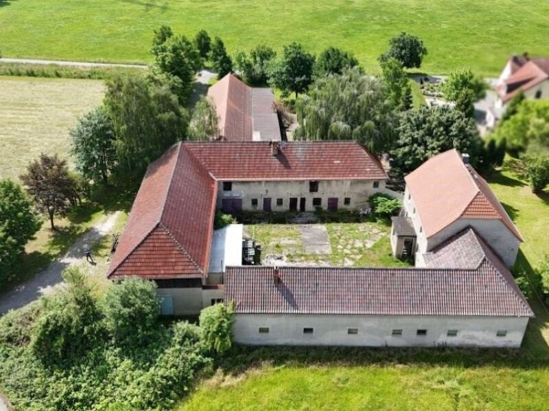 Wartha – Vierseitenhof & großes Grundstück