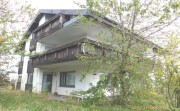 Dreifamilienhaus mit Büro- und Garagentrakt