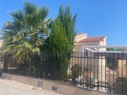 Villa mit 3 Schlafzimmern, 1 Badezimmer, Dachterrasse und Carport in…