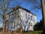 Bürogebäude mit Garage