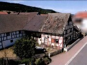 Einfamilienhaus mit Scheune und Schuppen