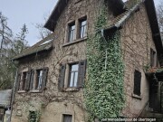 Einfamilienhaus und Landwirtschaftsfläche