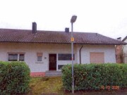 Einfamilienhaus mit Einliegerwohnung und Garage