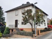 Einfamilienhaus, Garage und mehrere Grundstücke