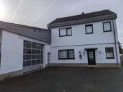 Doppelhaushälfte mit Werkstatt/Halle