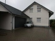 Zwangsversteigerung Einfamilienhaus mit Doppelgarage, Carport und Ackerfläche