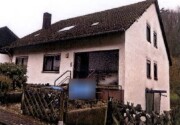 Zweifamilienhaus mit Garage