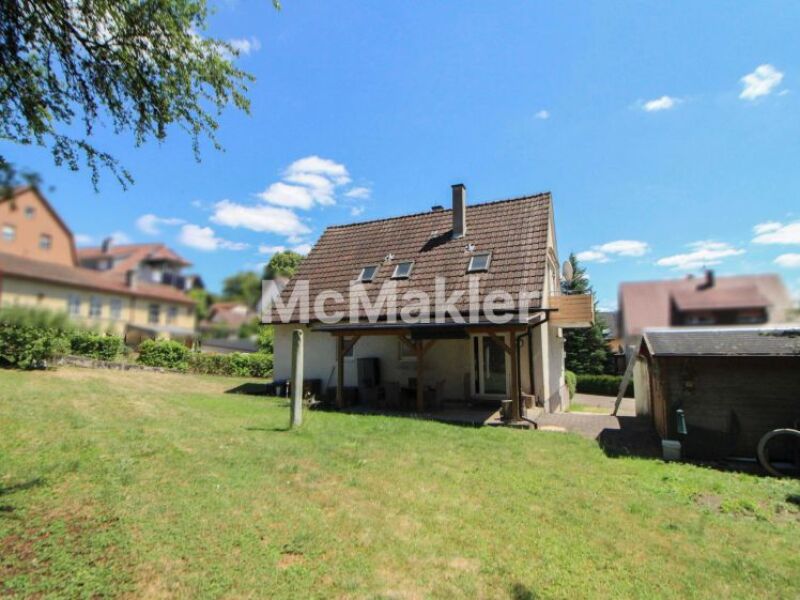 Ein- oder Zweifamilienhaus mit großem Garten, Garage & viel Potenzia…