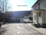 Aussiedlerhof mit Einfamilienhaus, Scheune, offenen Hallen und Neben…