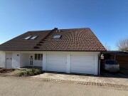 Einfamilienhaus mit Doppelgarage und Carport