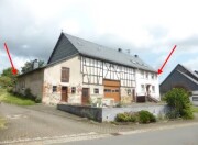 Einfamilienhaus und unbebautes Grundstück