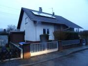 Zweifamilienhaus mit Garagen und Balkonen