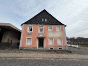 Wohn- und Geschäftshaus mit Scheune
