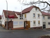 Wohn- und Geschäftshaus mit ehemaliger Metzgerei, Wohnung und Garage