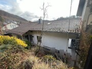 Einfamilienhaus mit Garagen-Werkstattgebäude