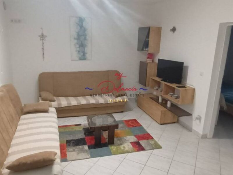 Vir, schönes Apartment im Erdgeschoß, 150m zum Meer