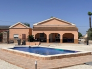 Mediterranes Landleben - Charmantes Einfamilienhaus mit privatem Poo…