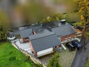 Einfamilienwohnhaus mit Einliegerwohnung und Pkw-Doppelgarage