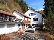 Dreifamilienhaus mit Garage