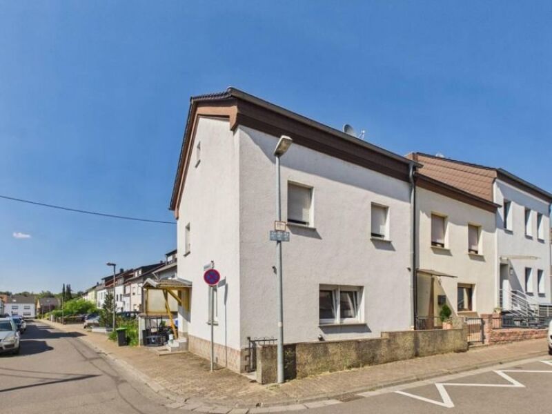 Reihenendhaus mit ca. 108 m² Wohnfläche – zuletzt 2010 modernisiert …