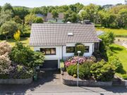 Familienhaus mit viel Platz, großem Grundstück und Garage in Vettels…