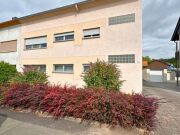 Gepflegtes 3-Familienhaus mit Garagen und Garten auf dem Heidstock
