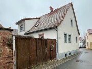 Einfamilienhaus mit Nebengebäude/Gartenhaus