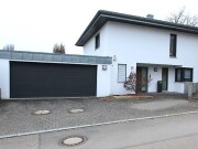 Einfamilienhaus mit Doppelgarage und Photovoltaikanlage