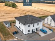 Nahezu neuwertige Stadtvillenhälfte in malerischer Lage am Ortsrand