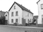 Einfamilienhaus mit Nebengebäude