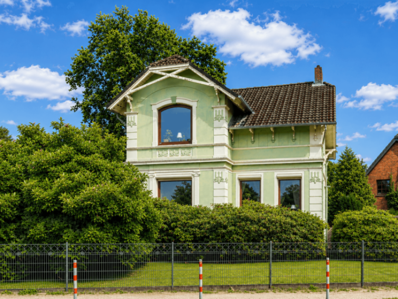 Charmanter Altbau mit viel Potenzial in zentraler und ruhiger Lage v…