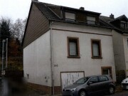 Wohnhaus mit Garage