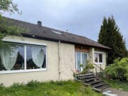 Einfamilienhaus mit Garage und Scheune