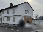 Mehrfamilienhaus mit Garagenzeile