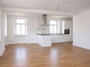 Großer Wohn-Essbereich in charmanter Maisonette-Wohnung
